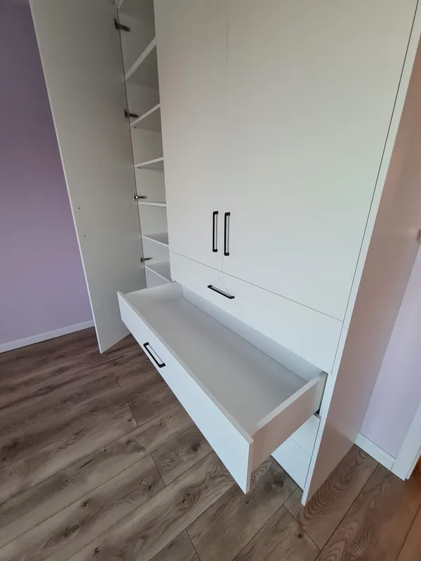 Szafa / garderoba na wymiar — realizacja 17